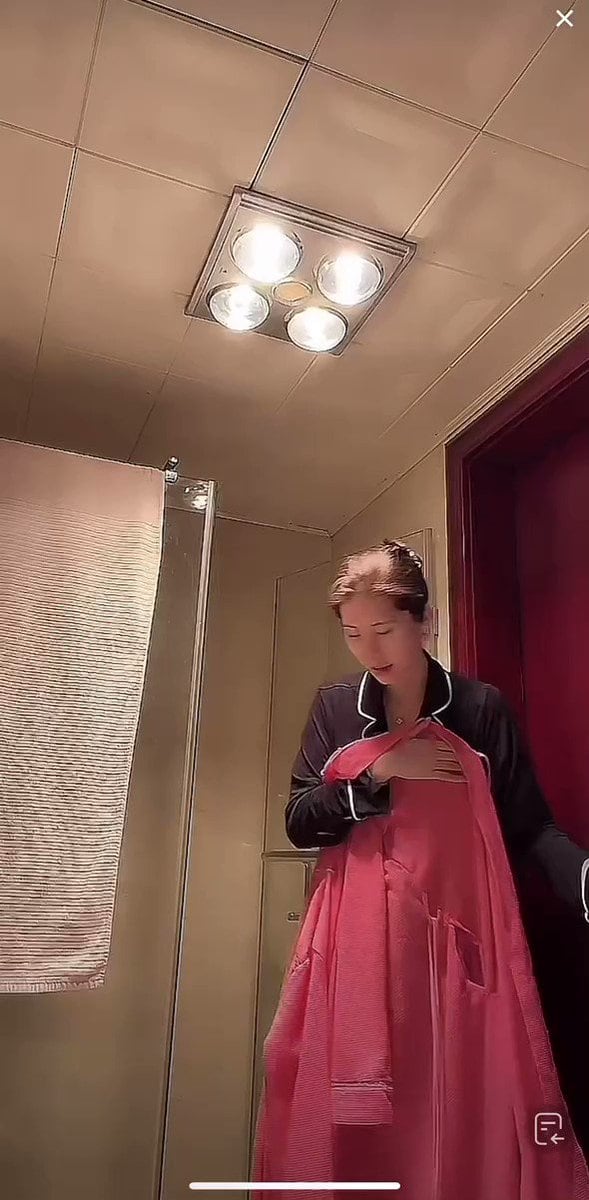 抖音主播直播洗澡 这小屁股一撅 那人气关注是哗哗的往上涨