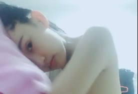 嫩妹子洗澡出来漏逼小秀_逼逼毛毛比较多很是诱惑不要错过.
