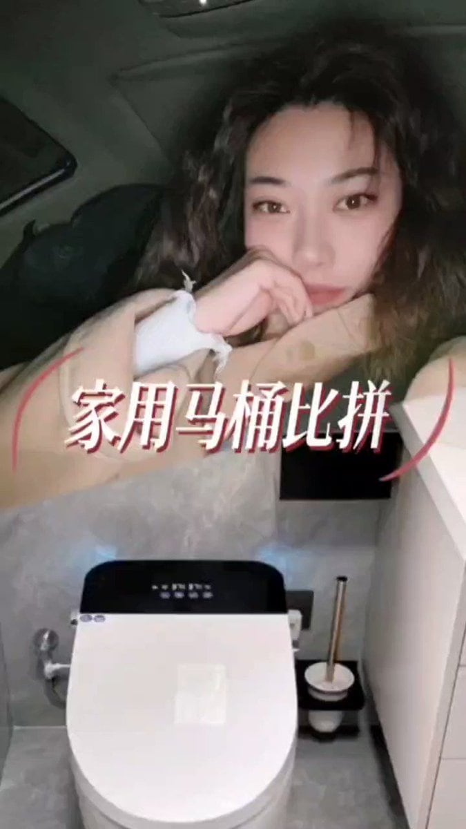 性欲女家用马桶比拼！ 假如将李梦放置在你家卫生间里??头套肉便器李梦混剪视频