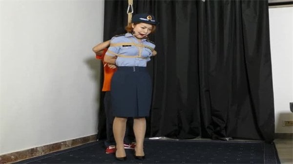 大尺度制服美女.