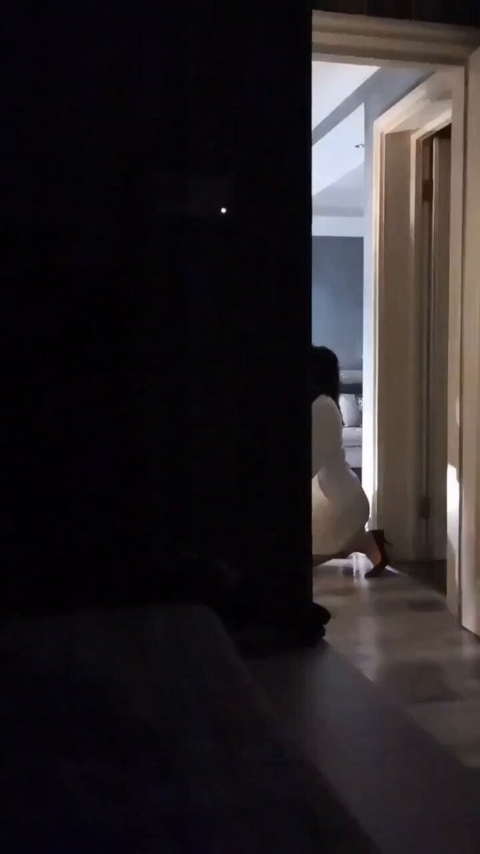 刚睡醒老婆干嘛呢？