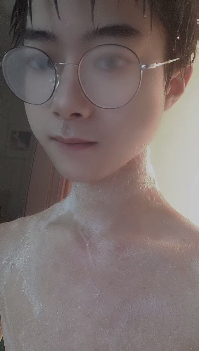 熙崽已经把小鸡鸡以及后面都洗干净咯??