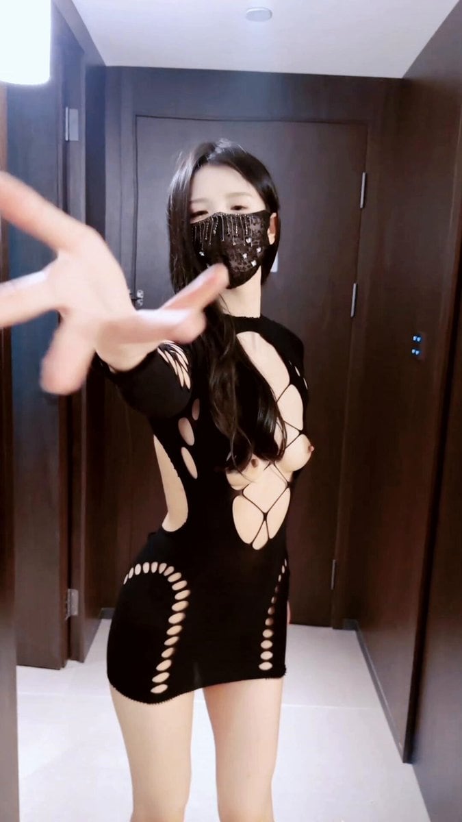 后半段留给你想象。把边界交给音乐，把目光交给我。慢慢看，