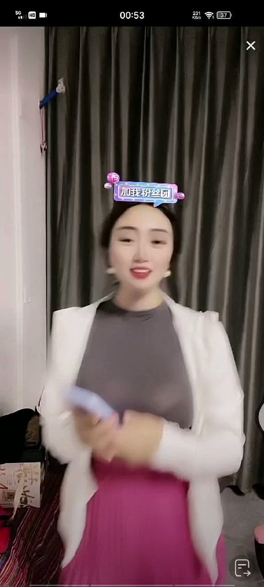 抖音_黎家姑娘&amp;素素 紧身衣巨乳超级诱惑，妥妥的G奶