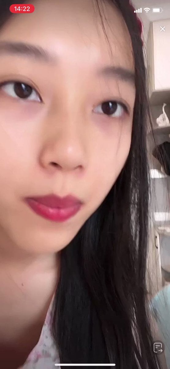抖音直播 主播在家真空露点 这奶头好像有点凹陷哈