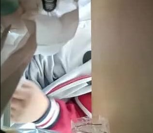 [无码流出] 苏州课堂巨乳学妹乳夹外露 下课厕所骚穴自慰偷拍