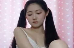 原小姐姐直播平台清纯漂亮小嫩妹想要爸爸抱收费直播秀_身材苗条.
