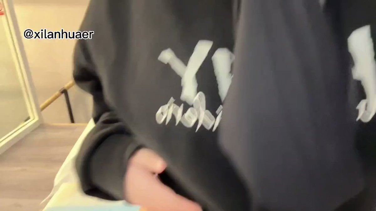 请不要把双手放进裤子